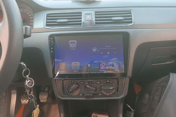 Used Volkswagen Santana 2016 1.6L Manual Fashion Edition Audio And AC Panel