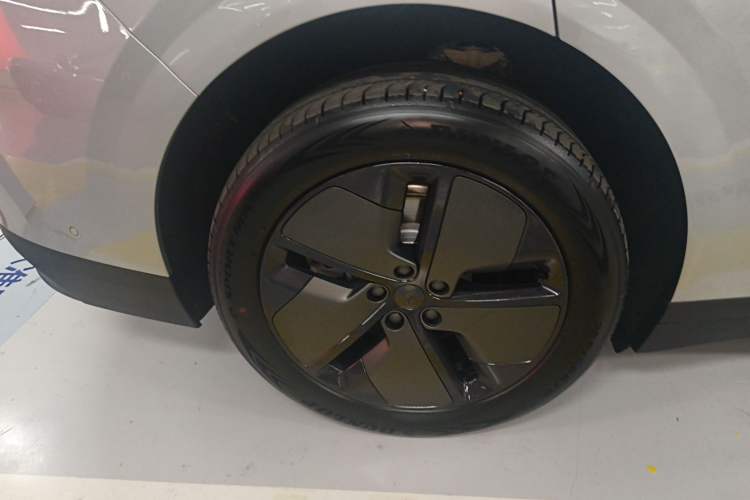 Used Li Auto i6 2025 Model Two-Wheel-Drive Standard Type Exterior 5