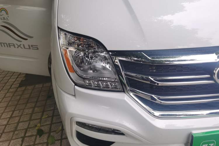 Used SAIC MAXUS Xintu V80 2023 2.0T AMT Classic Aoyuntong Short Wheelbase Ultra-Low Roof 5/6-Seater Right Front Headlight