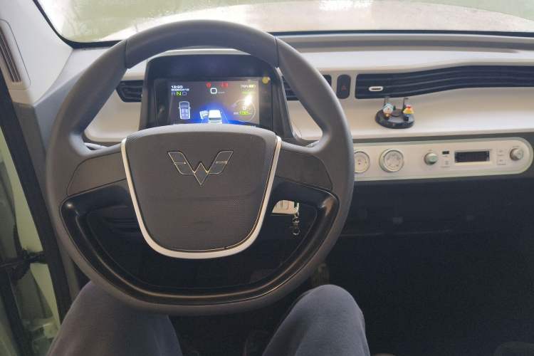 Used Wuling Hongguang MINIEV 2022 Macaron Premium Model – Lithium Iron Phosphate Steering Wheel