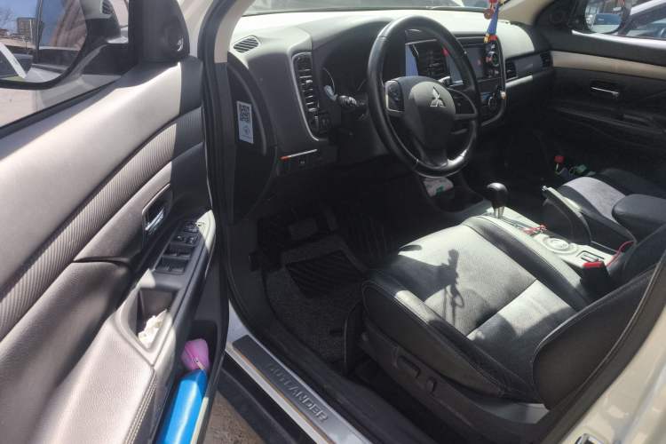 Used Mitsubishi Outlander 2014 2.4L 4x4 Deluxe Value Edition 5 Seats
