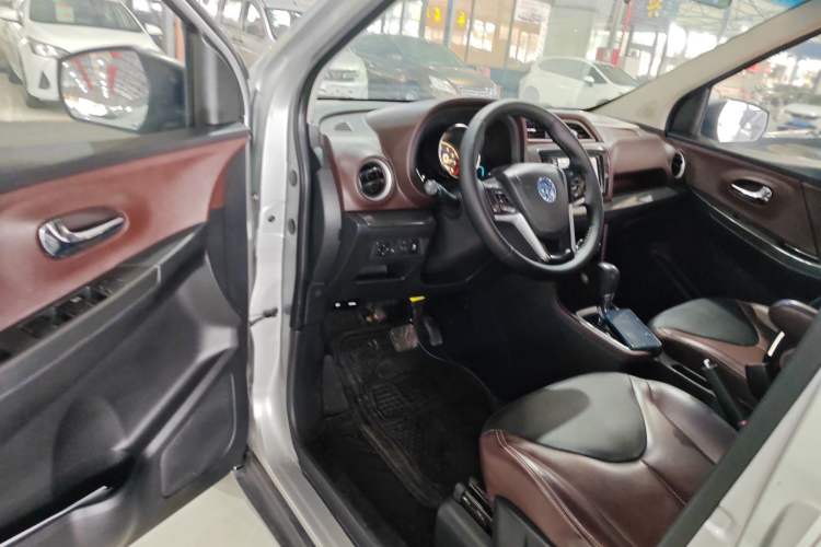 Used Venucia M50V 2019 1.6L CVT Luxury Edition