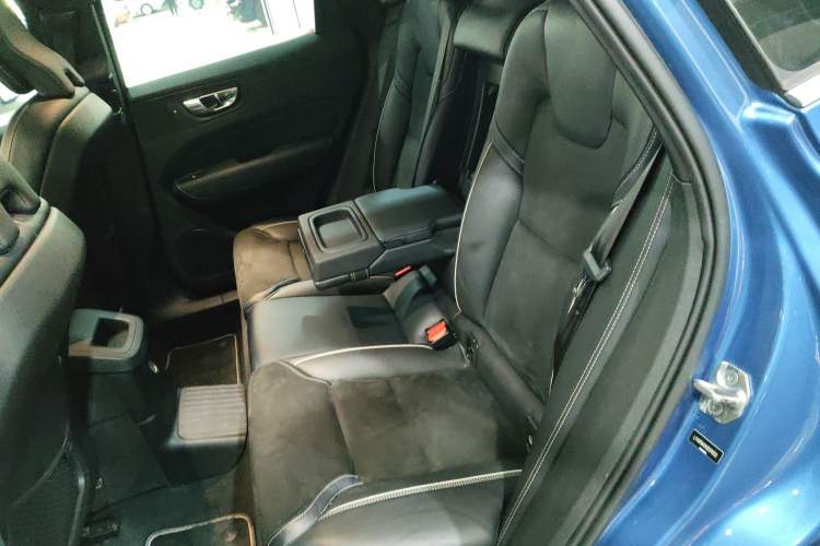 Used Volvo XC60 New Energy 2019 T8 E-Drive Hybrid Intelligent Luxury Sport Edition China V Standard
