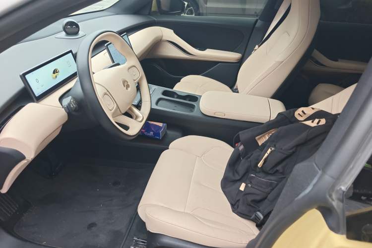 Used Nio ET5 2022 75 kWh Left Front Seat