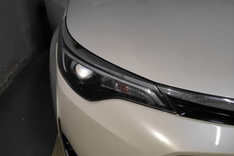 Used Toyota Levin 2017 Revised 185T CVT Elite Edition China V Standard Right Front Headlight