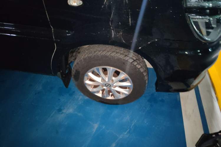 Used FORTHING Lingzhi 2019 Facelifted M5L 1.6L 7-Seater Base Model China VI Standard Right Front Wheel Hub