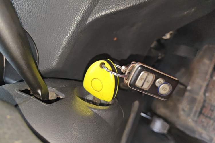 Used Dongfeng Xiaokang D52 2019 1.5L Base Version with Rear Dual Wheels China V Emission Standard DK15 Vehicle Key