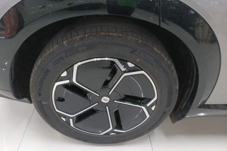 Used Xiaomi Auto YU7 2025 Ultra-Long Range Rear-Wheel Drive Version Right Rear Wheel Hub