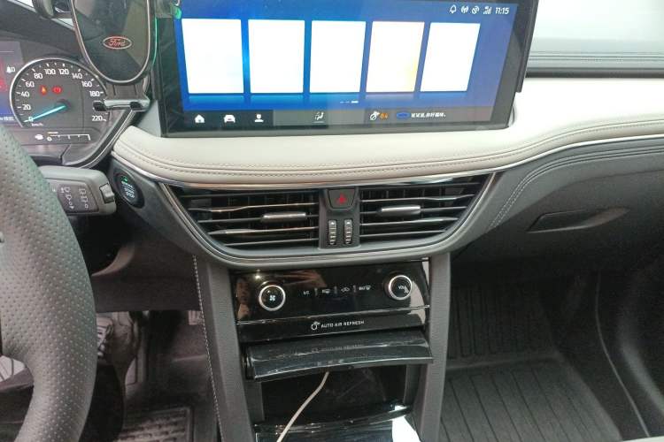 Used Ford Escape 2020 EcoBoost 245 Two-Wheel-Drive Titanium Edition
