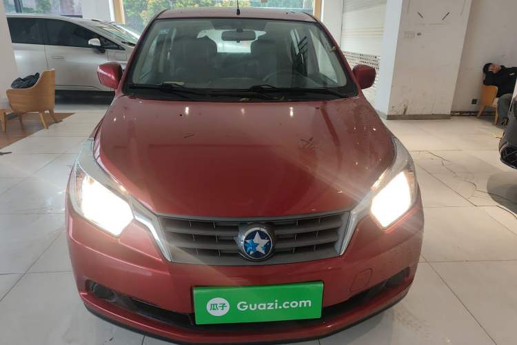 Used Venucia R50 2013 1.6L Automatic Fashion Edition Front