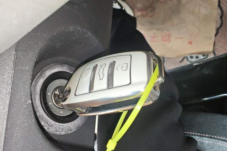 Used Chery QQ Ice Cream 2022 170km Sundae Phosphate Lithium-Ion