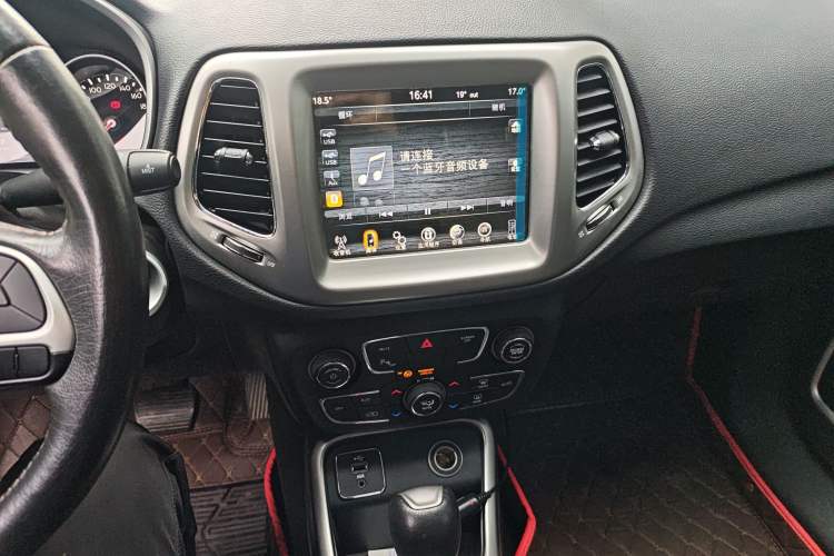 Used Jeep Compass 2017 200T Automatic Family Edition
