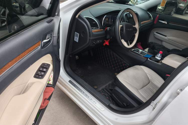 Used Chrysler 300C 2016 3.0L Supreme Edition
