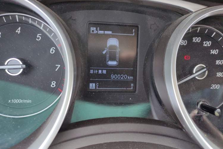 Used Baojun 730 2016 1.5T Manual Standard Version 7 Seats Odometer Close Up