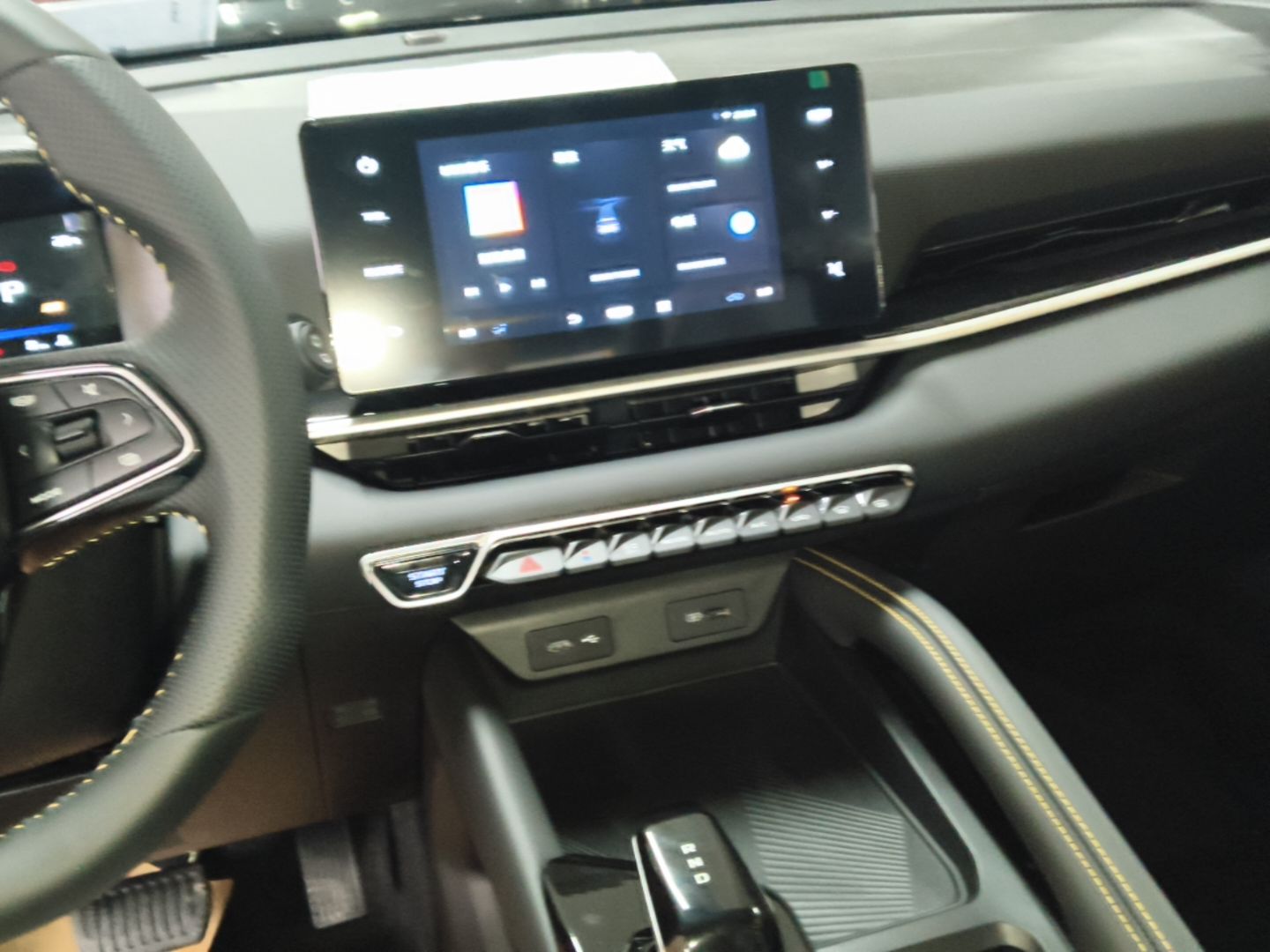 Geely Auto Coolray 2025 Bin Yue L 1.5TD DCT Beyond Edition — снимка 15