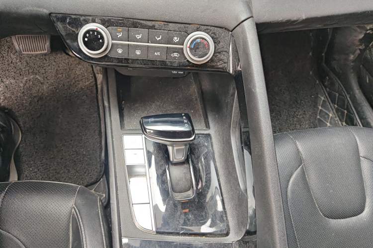 Used Hyundai Elantra 2021 1.5L CVT GLX Elite Edition Gear Lever