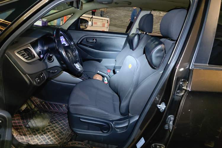 Used Kia Carens 2013 2.0L 7-Seater Automatic Standard Version China IV Standard Left Front Seat