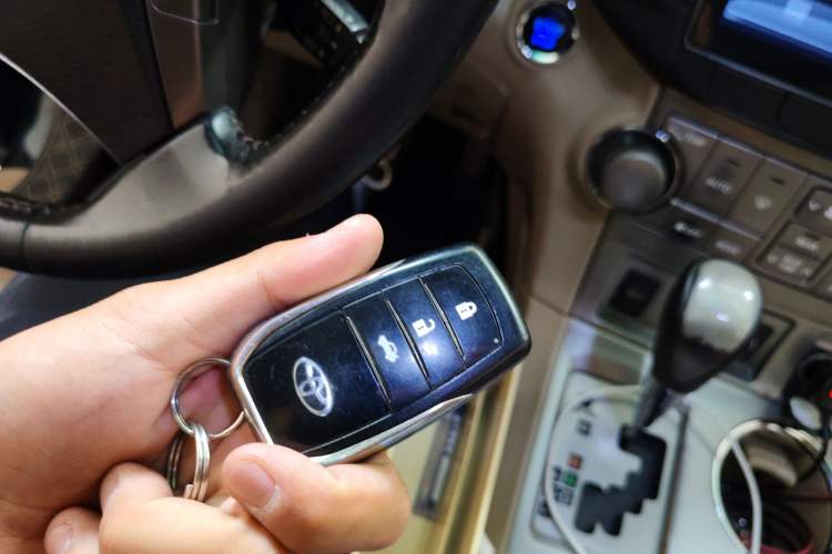 Used Toyota Highlander 2009 2.7L Two-Wheel Drive 7-Seater Luxury Edition Vehicle Key