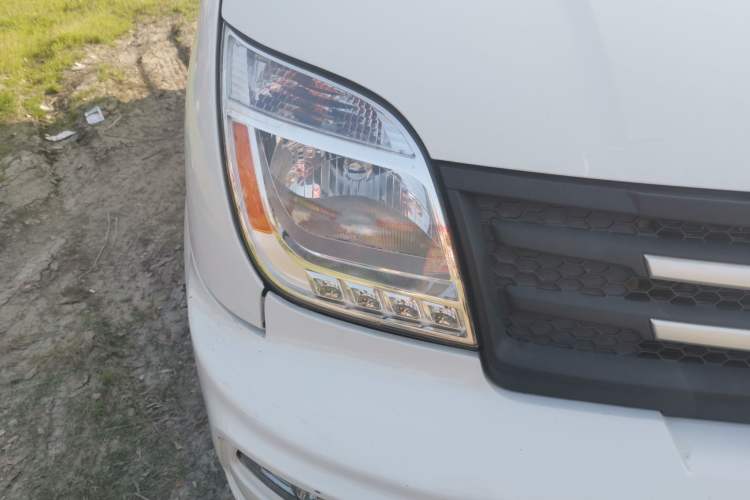 Used SAIC MAXUS Xintu V80 2021 2.0T Manual Classic Aoyuntong 127 PS Mid-axle Mid-roof 6/7/8/9-Seater Right Front Headlight