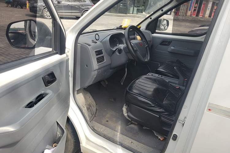 Used Wuling Yangguang 2024 300km Comfort Version with Sealed Windows 60kW
