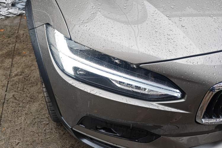 Used Volvo V90 2022 Cross Country B5 AWD Prestige Edition
