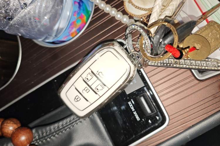 Used Toyota Granvia 2024 2.5L Hybrid Prestige PLUS Four-Wheel Drive Version Vehicle Key