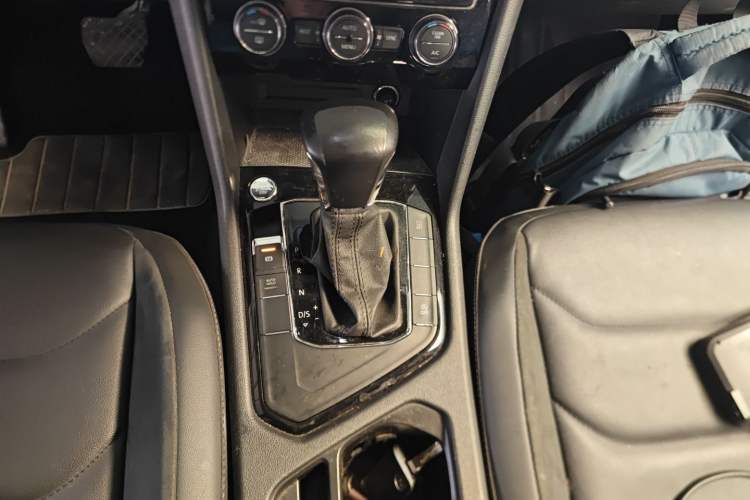 Used Volkswagen Tiguan L 2018 Facelift 330TSI Automatic Two-Wheel Drive Luxury Edition Gear Lever