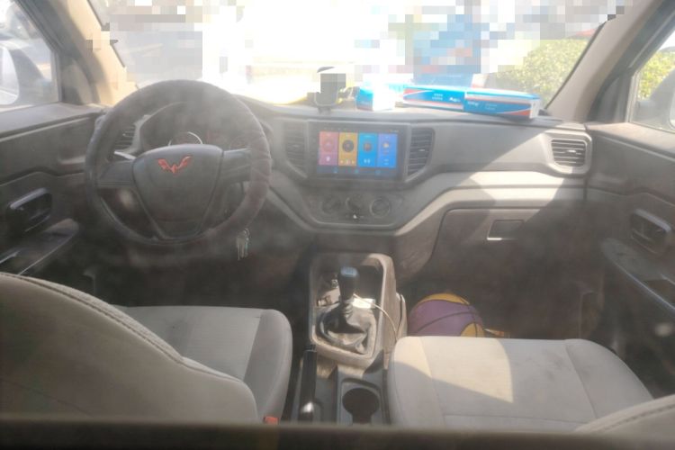 Used Wuling Hongguang V 2022 1.5L Jingqu Edition Enclosed-Window Vehicle with Hydraulic Power Steering LAR
