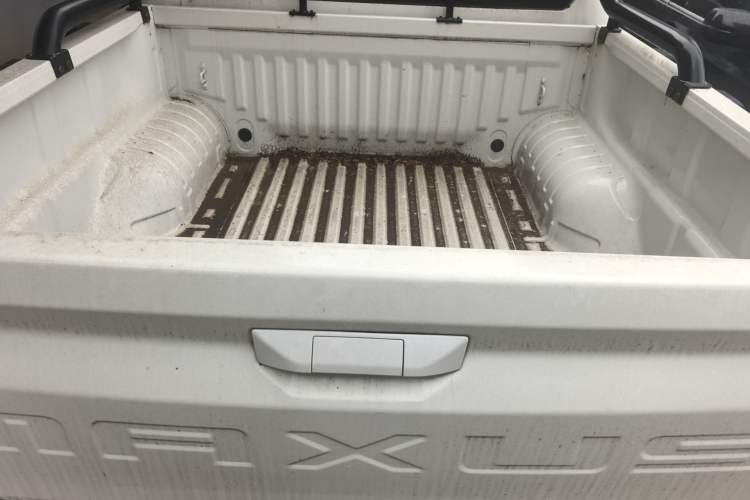 Used SAIC MAXUS T60 2017 2.4L Gasoline Manual Transmission Two-Wheel Drive High Ground Clearance Comfort Edition Standard Cabin Trunk