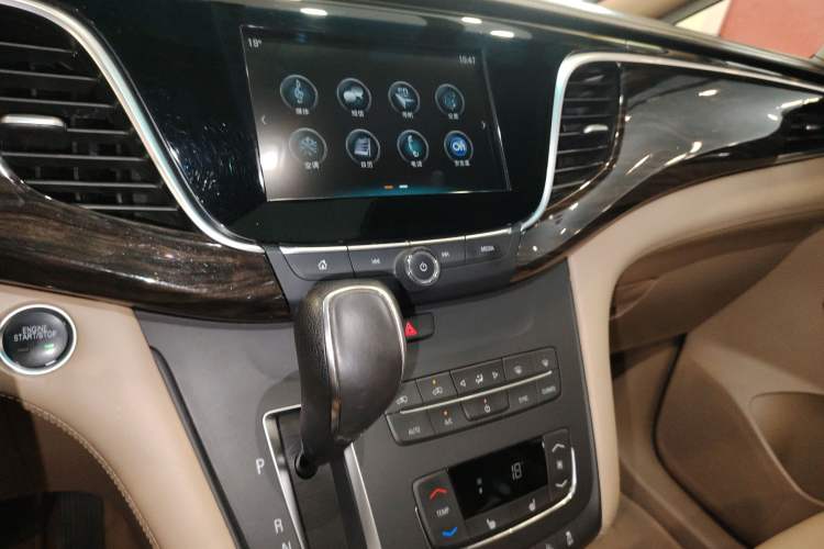 Used Buick GL8 2017 ES 28T Premium Version China V Standard Audio And AC Panel
