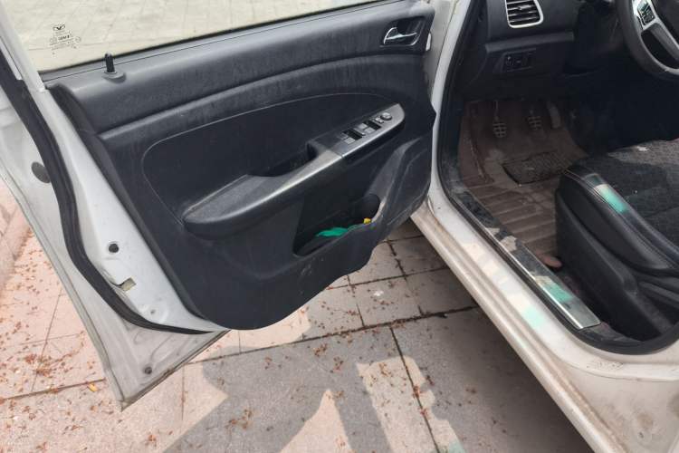 Used Cowin C3 2015 1.5L Manual Gold Diamond Edition
