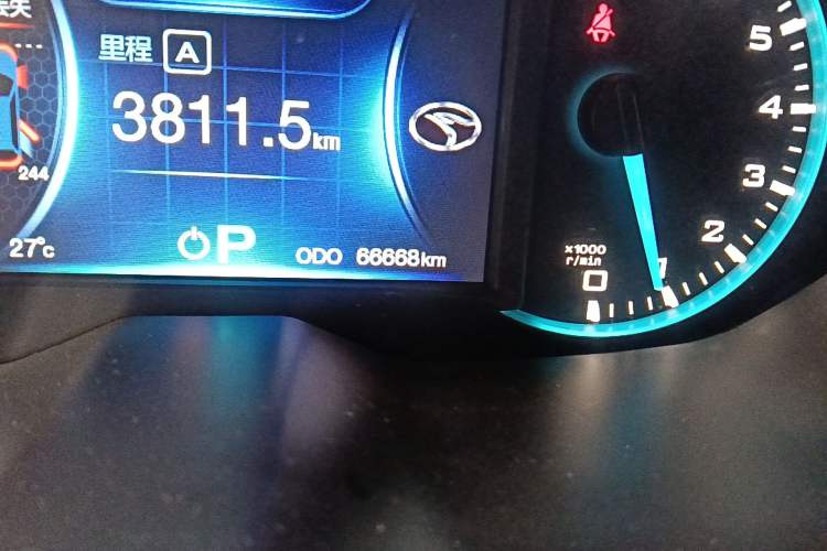 Used Soueast DX7 2017 1.5T Automatic Luxury Model Odometer Close Up