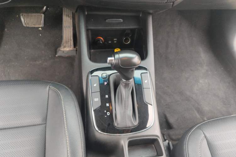 Used Kia K3 2017 1.6L Automatic 15th Anniversary Special Edition GLS Gear Lever