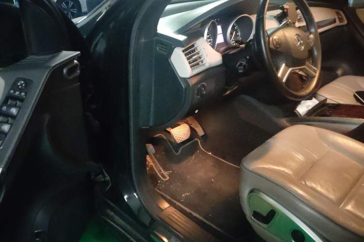 Used Mercedes-Benz R-Class 2011 R 350 L 4MATIC Driver Seat