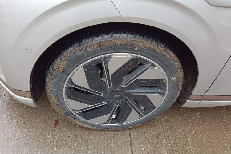 Used Dongfeng eπ eπ008 2024 210Max Range-Extended Version 6 Seats Exterior 4