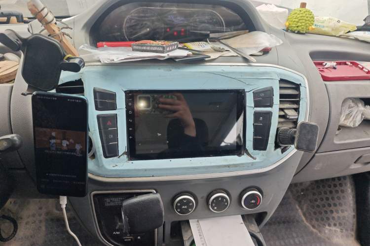 Used SAIC MAXUS Xintu V80 2021 2.0T AMT Classic City Distribution King Long Wheelbase Mid-Roof 3-Seater