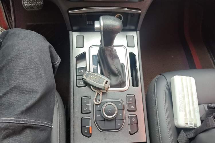 Used Haval H6 Coupe 2018 Red-Label 1.5T Automatic Two-Wheel Drive Ultra-Luxury Model Gear Lever