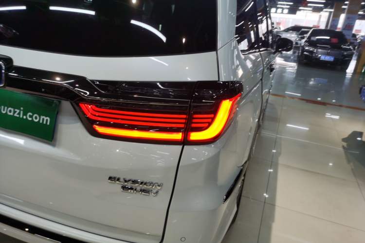 Used Honda Elysion 2022 2.0L eHEV Luxury First Edition
