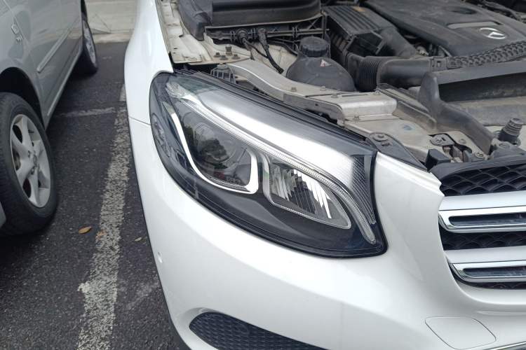 Used Mercedes-Benz GLC 2016 GLC 260 4MATIC Luxury Model Right Front Headlight