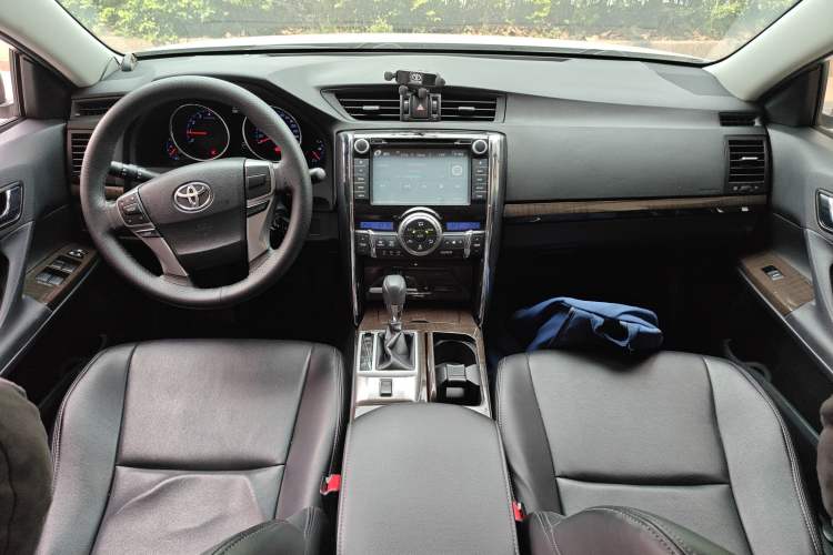 Used Toyota Reiz 2013 2.5S Elite Edition Center Console