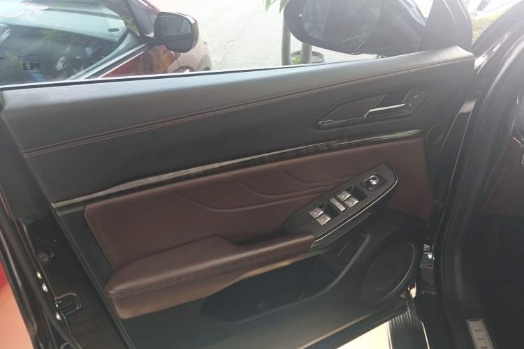 Used Wey VV5 2019 1.5T Two-Wheel Drive Color Pioneer