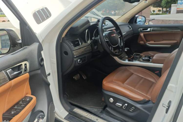 Used Haval H8 2015 2.0T Two-Wheel-Drive Luxury Version