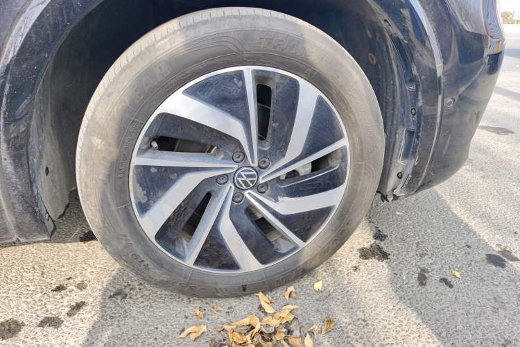 Used Volkswagen Viloran 2023 Revised Version 380TSI Luxury Edition Right Front Wheel Hub