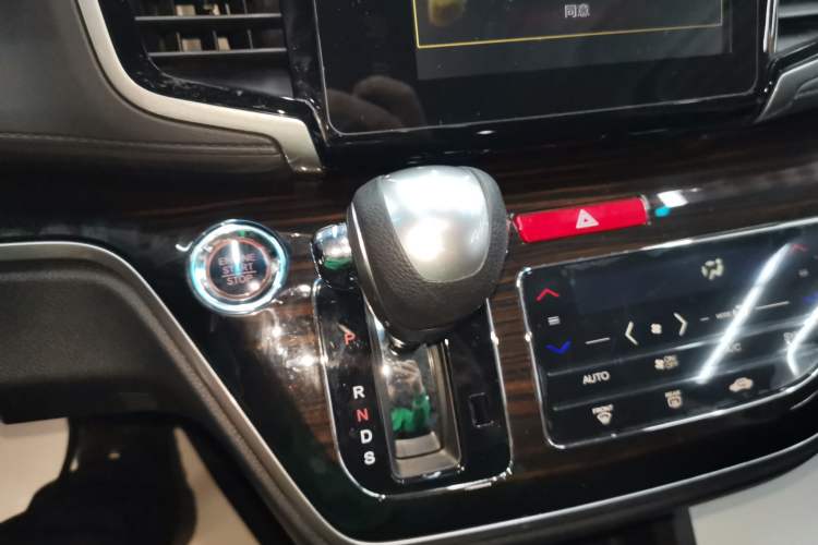 Used Honda Odyssey 2018 2.4L Smart Edition Gear Lever