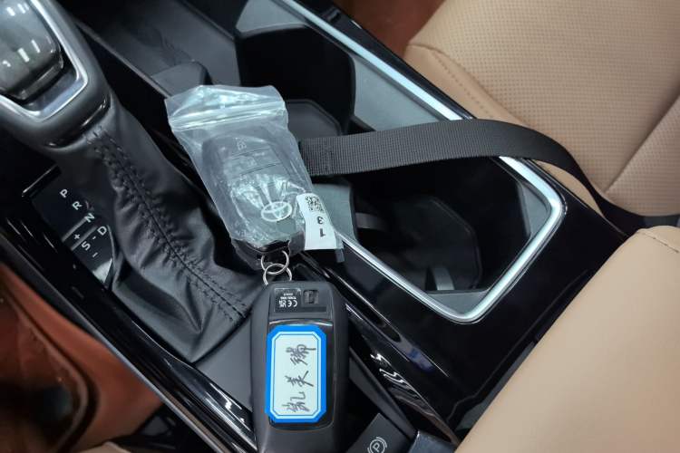 Used Toyota Camry 2024 Dual-Motor 2.0 HGVP Luxury Edition Vehicle Key