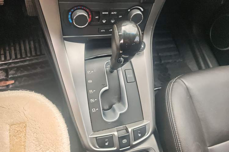 Used Chevrolet Captiva 2012 2.4L 4x4 Flagship Edition 7 Seats Gear Lever