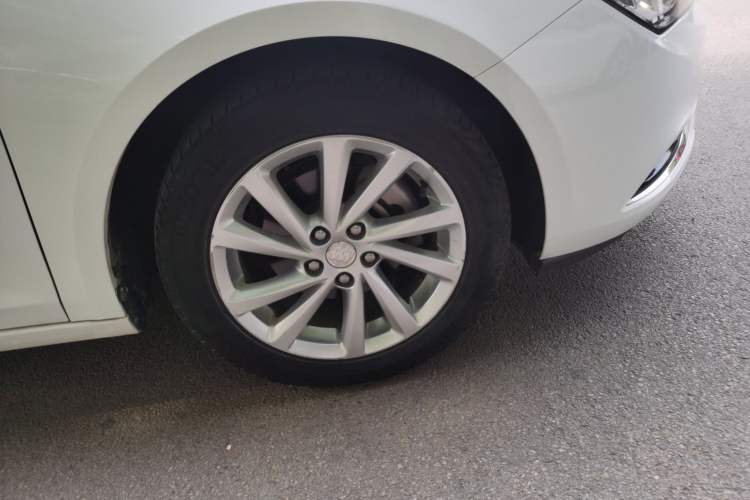 Used Buick Verano 2015 Sedan 15S Automatic Leading Model Right Front Wheel Hub