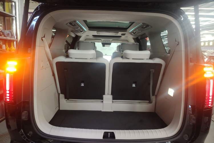 Used Volvo EM90 2025 Ultra Six-Seater