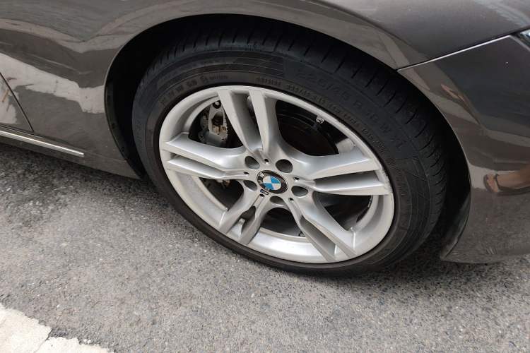 Used BMW 3 Series 2013 328Li Luxury Design Package Right Front Wheel Hub