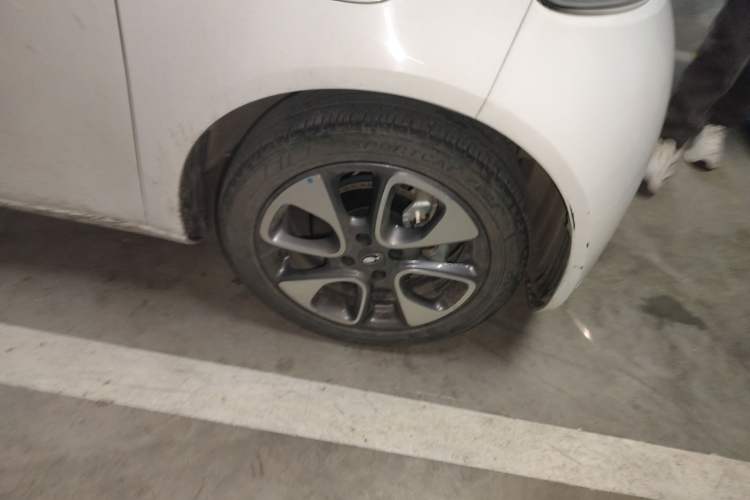 Used ORA White Cat 2022 Upgraded Model 305km Range Luxury Version Lithium-Ion Battery Right Front Wheel Hub